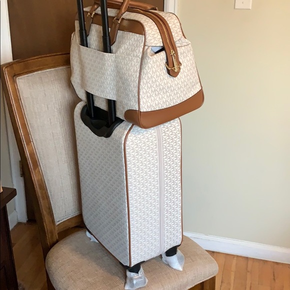 Michael Kors Travel Bag Weekender Vanilla - Picture 11 of 11